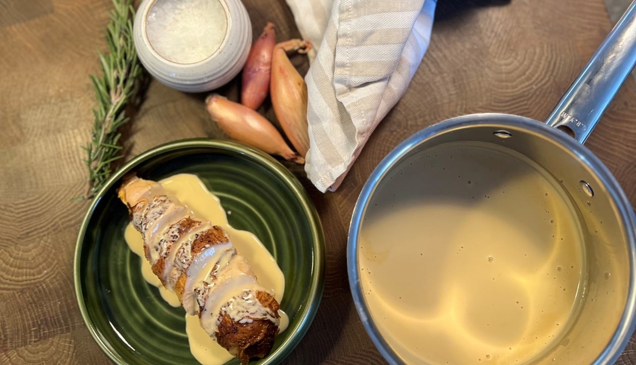 Vitvinsås på kycklingfond – Recept