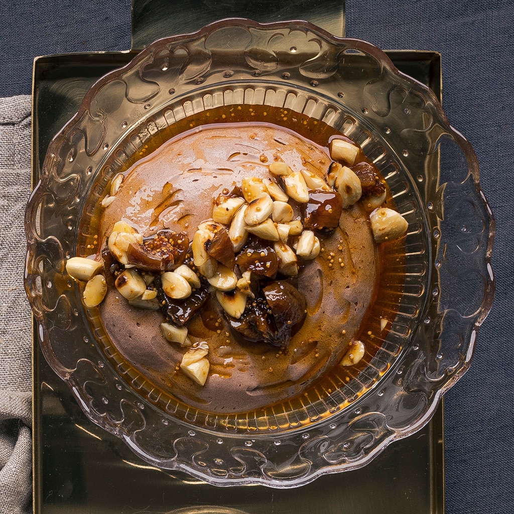 Chokladmousse med brända mandlar & fikon