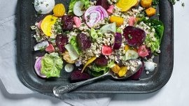 Mathavresallad med picklad gurka & rädisa och pepparrotsdressing Mathavresallad med picklad gurka & rädisa och pepparrotsdressing