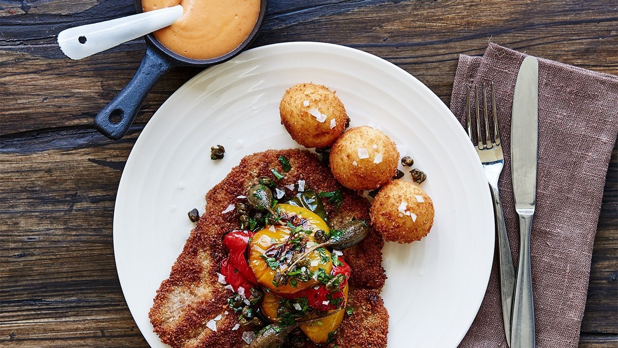 Schnitzel med paprikakräm och potatiskroketter – Recept