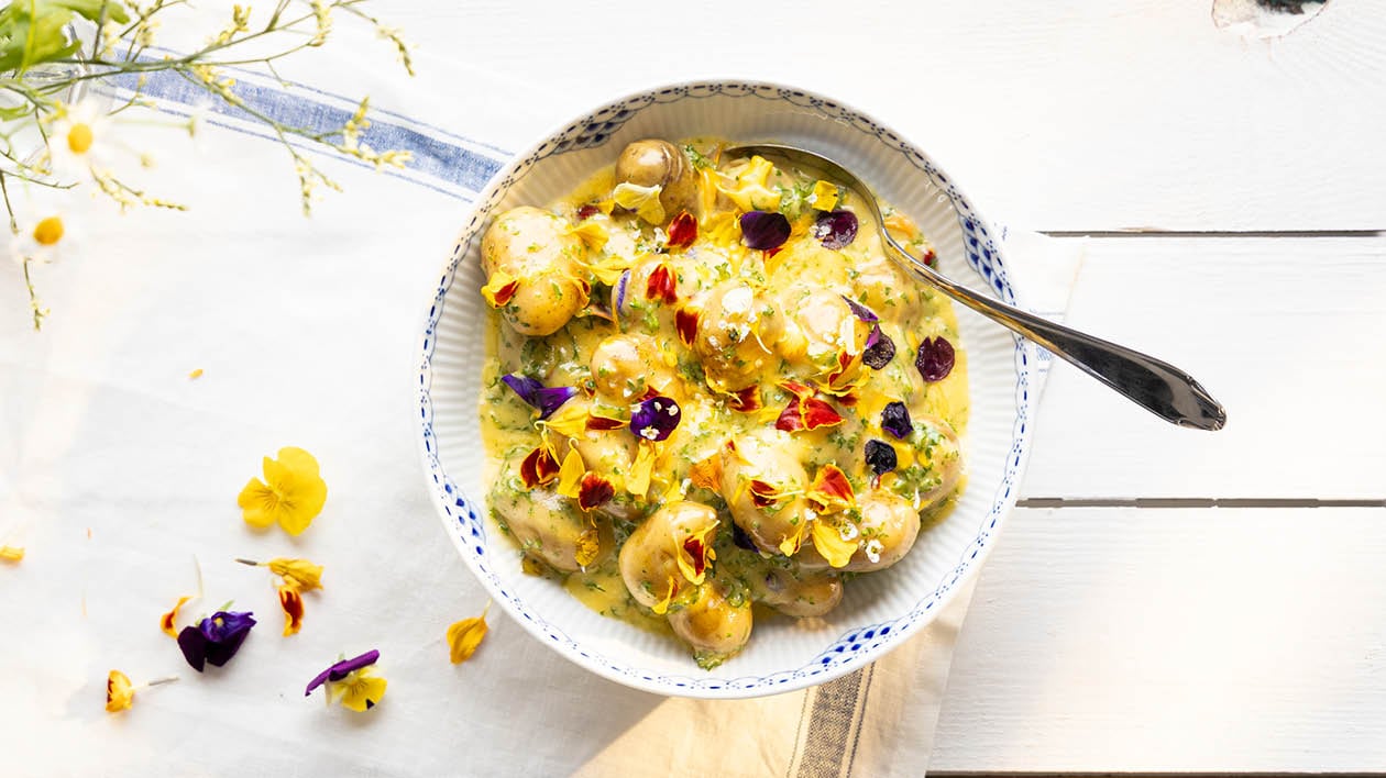 Nyskördad färskpotatis i blomsterbearnaise – Recept