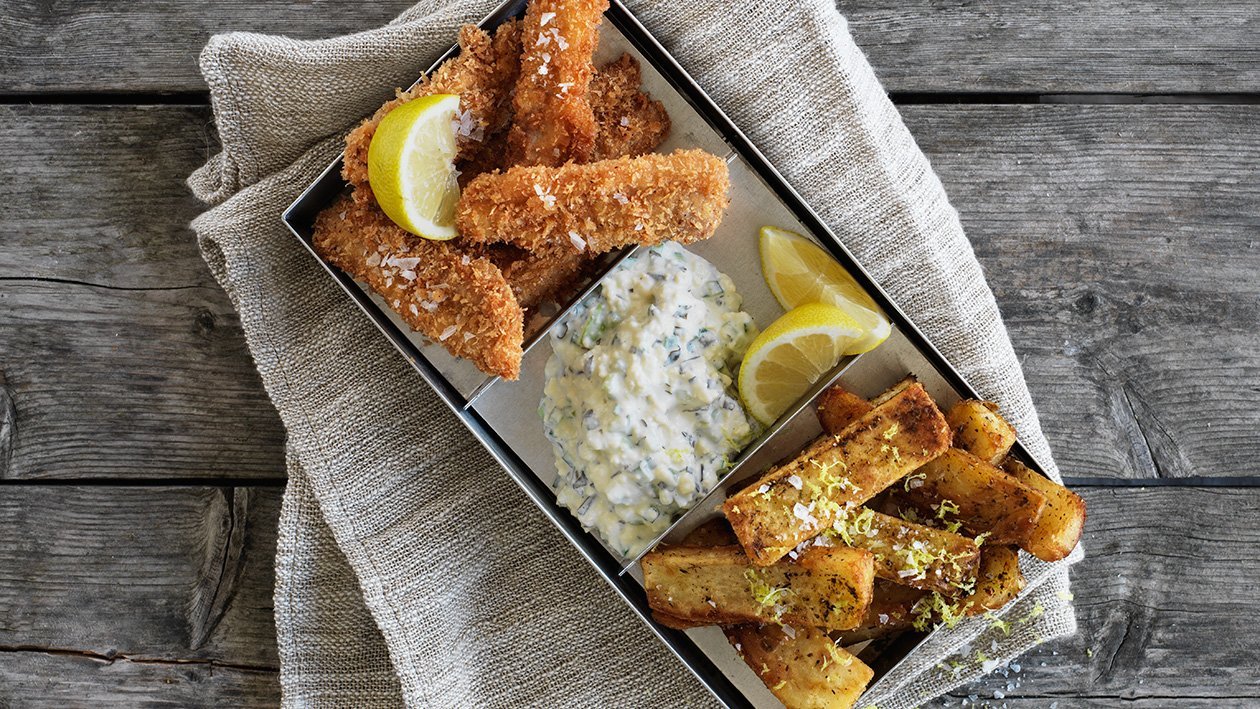 Fiskpinnar deluxe med tartarsås med pommes frites och citronsalt – Recept
