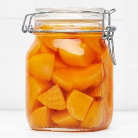 Inlagda gulbetor i äppelcidervinäger Inlagda gulbetor i äppelcidervinäger