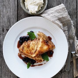 Pannkakor med blåbärskräm