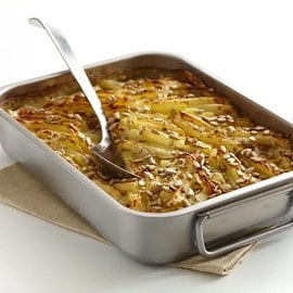 Potatis och rotfruktslåda med kikärtor och solroskärnor Potatis och rotfruktslåda med kikärtor och solroskärnor