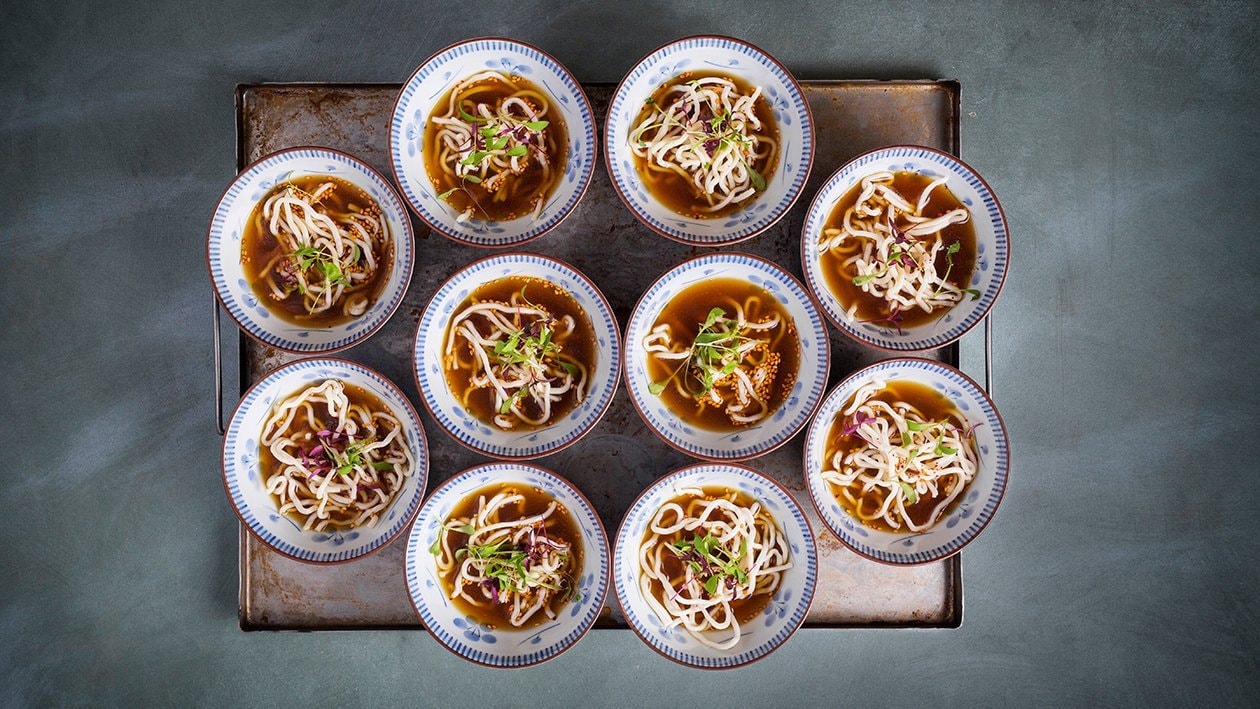 Snacksnudelsoppa med kycklingbuljong Snacksnudelsoppa med kycklingbuljong