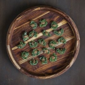 Svart vitlöksmajonnäs med grönkål