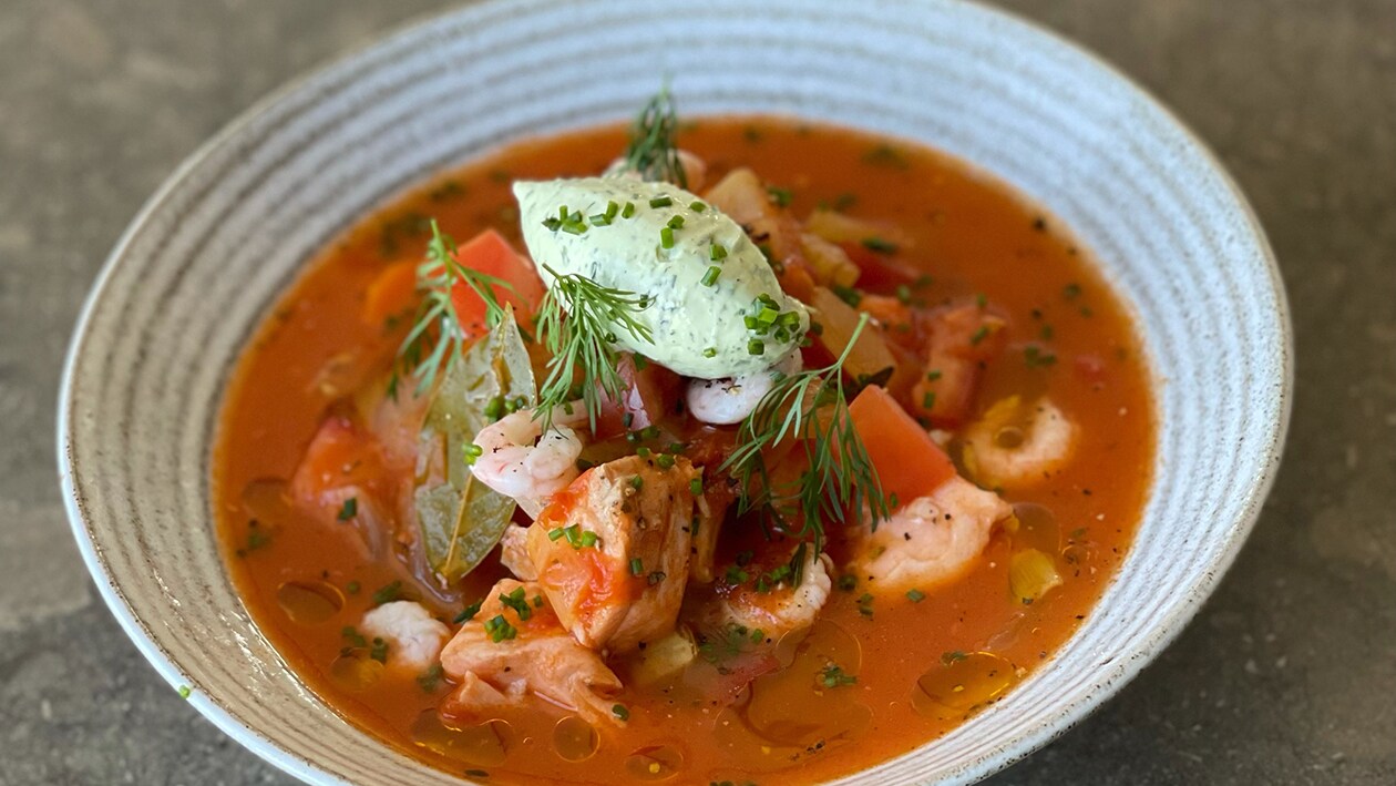 Fisk- och skaldjursoppa med örtfärskost Fisk- och skaldjursoppa med örtfärskost