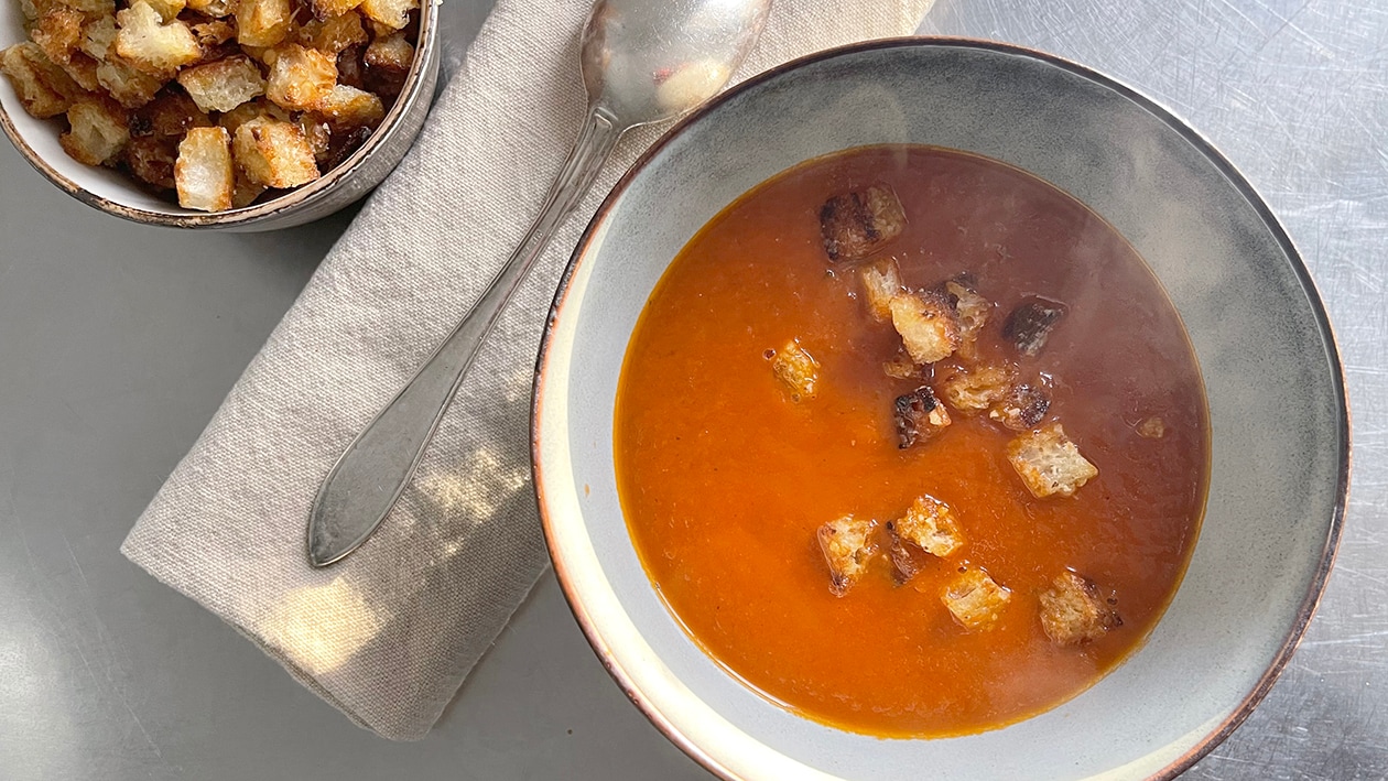 Tomatsoppa med parmesan rostade krutonger – - Recept