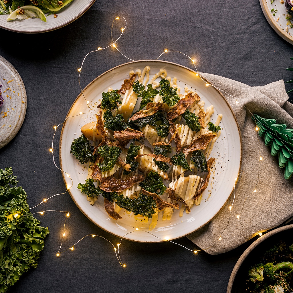 Bakad rotselleri med krispiga skal, grönkål och miso Bakad rotselleri med krispiga skal, grönkål och miso
