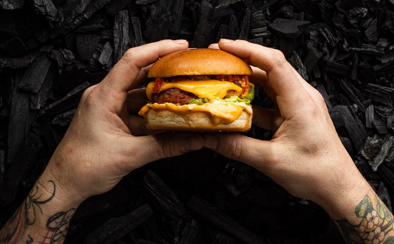 The Vegetarian Butcher chilipickles & cheese burger The Vegetarian Butcher chilipickles & cheese burger