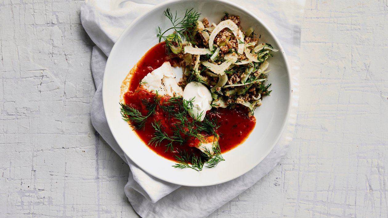 Fisk med medelhavsörter och tomat – - Recept
