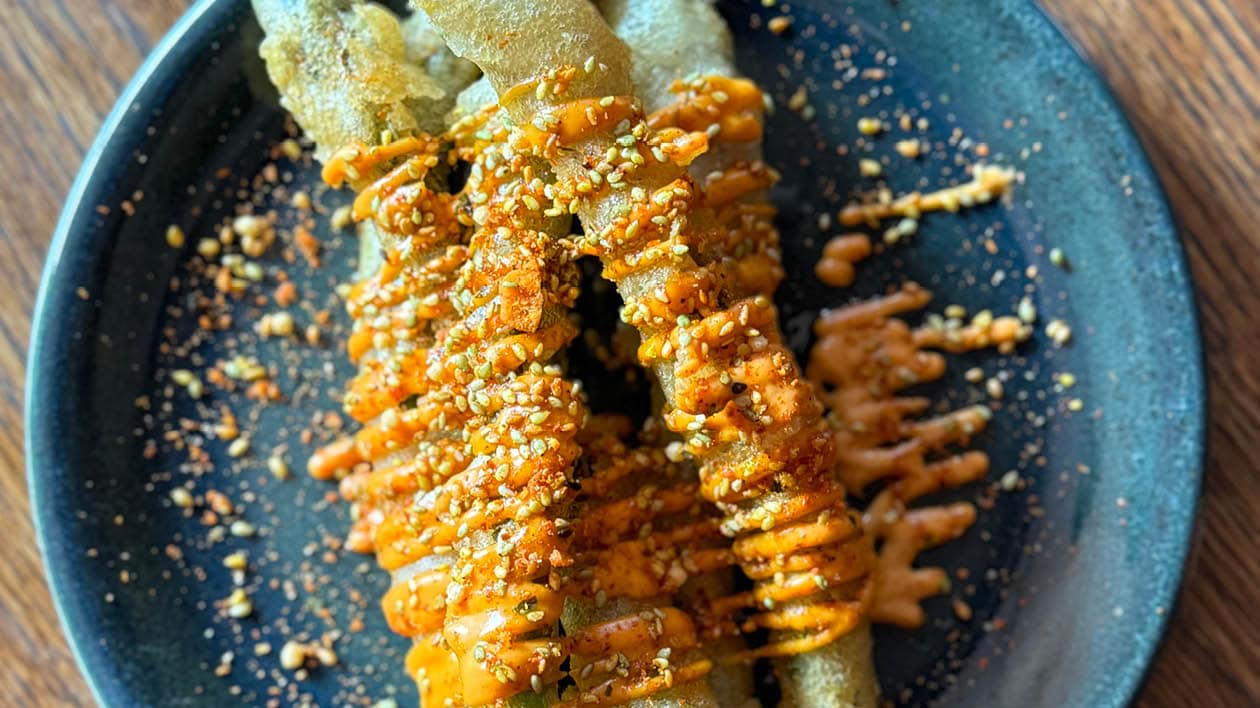 Tempurafriterad Sparris med Gochujangmajonnäs och Furikake – Recept