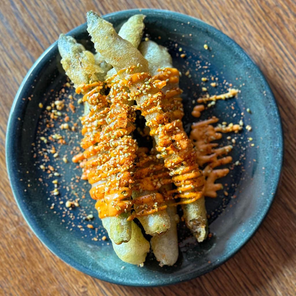 Tempurafriterad Sparris med Gochujangmajonnäs och Furikake Tempurafriterad Sparris med Gochujangmajonnäs och Furikake