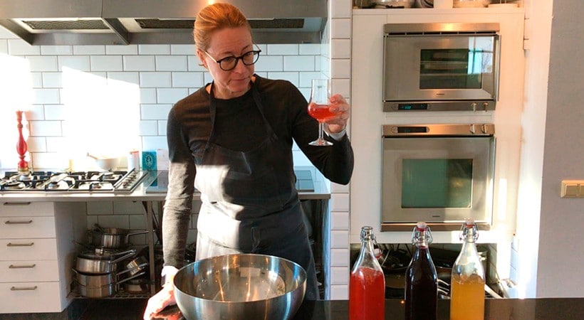 Martina brygger kombucha. Steg 2