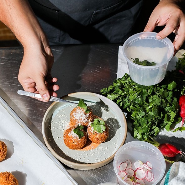 Mini räktostadas med lime-majonnäs